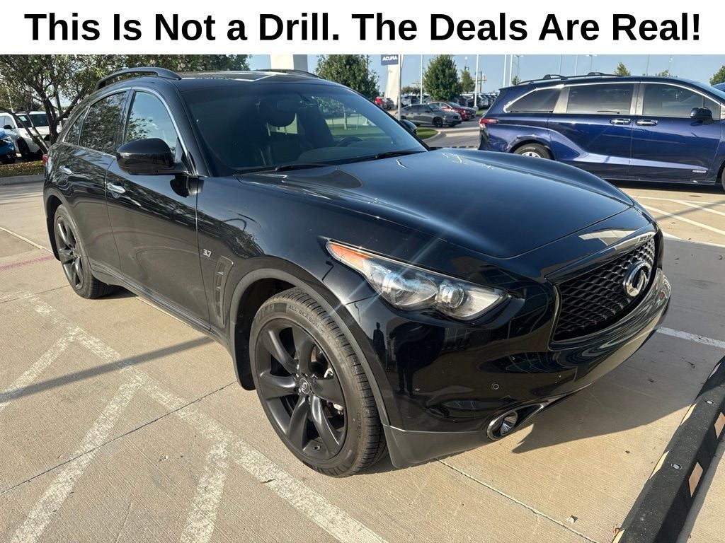 2017 INFINITI QX70 Base in Black Obsidian — front three-quarter view