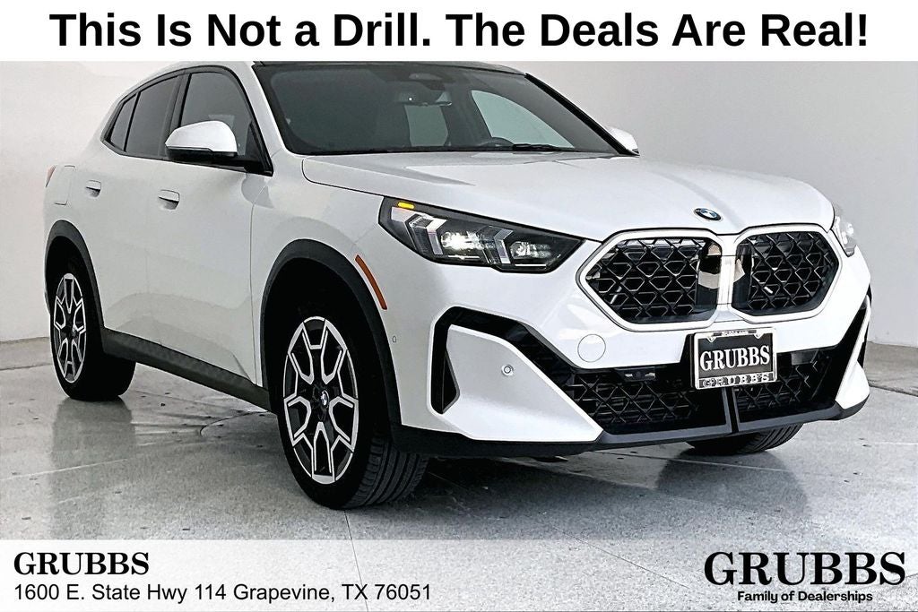 2025 BMW X2 xDrive28i in Alpine White — front three-quarter view
