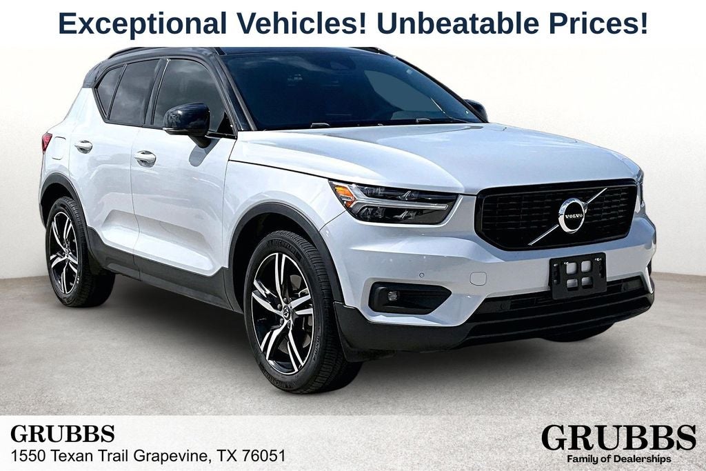 2020 Volvo XC40 R-Design in Glacier Silver Metallic — front three-quarter view