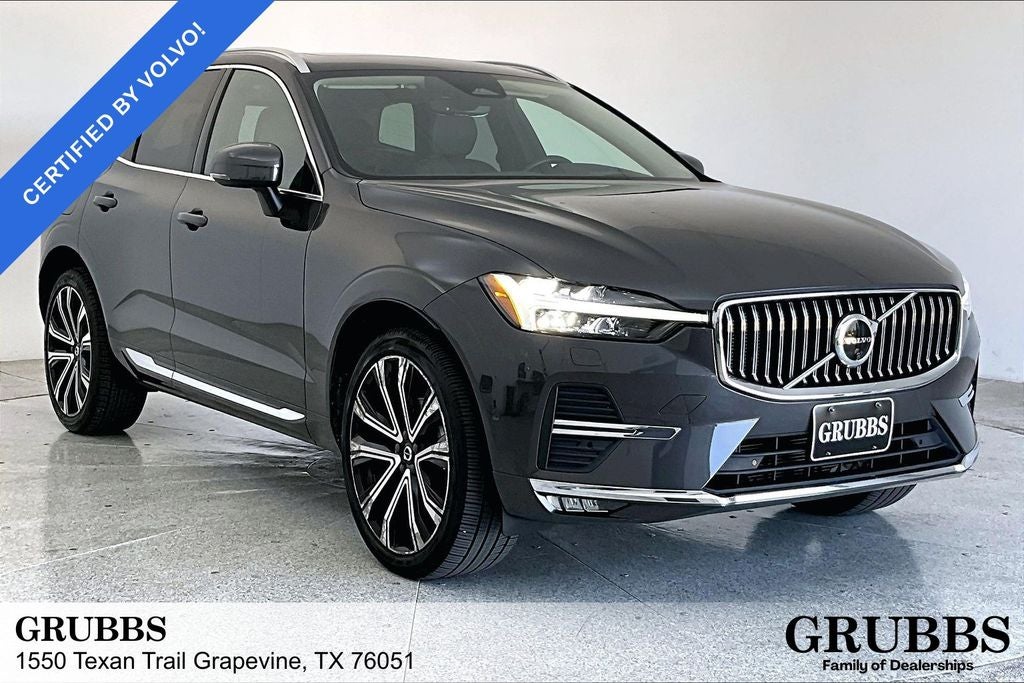2023 Volvo XC60 B5 Ultimate Bright Theme in Platinum Gray Metallic — front three-quarter view